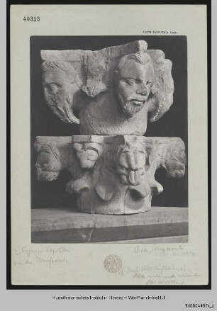 Zwei Figurenkapitelle