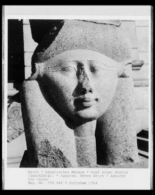 Kopf einer Statue