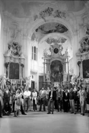 31. Tagung 1981 (29.6.-3.7.) Mediziner; Gruppen bei der Maikäferrede: Gäste im Kirchenraum