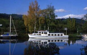 Mosel - Kleiner Hafen : Landschaft an der Mosel, aufgenommen 2001