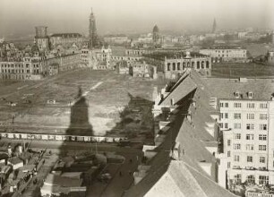 Dresden, Altstadt : Dresden-Altstadt. Blick vom Turm der Kreuzkirche auf Hofkirche, Schloßstraße und Neumarkt