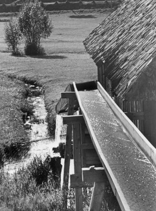 Schwarzwald. Der Wasserzulauf einer Wassermühle