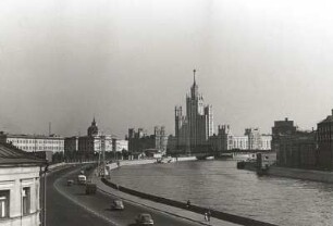 Moskau. Kotelnikikai an der Moskwa. Blick gegen Wohnhochhaus (1947/1952)