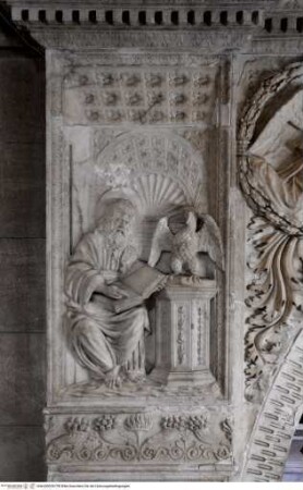 Marmorbogen, Die vier Evangelisten, Der Evangelist Johannes