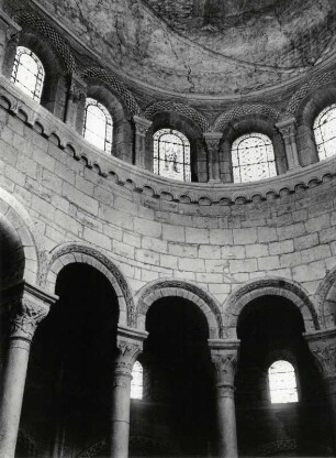 Chor und Chorumgang in der Basilika in Parey le Monial
