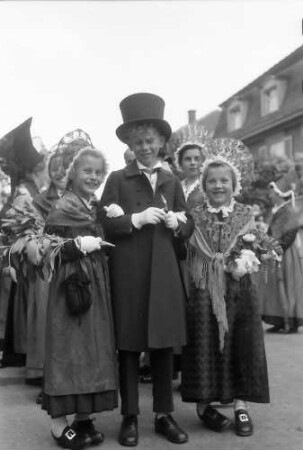 Lörrach: Kinder in Tracht (Villingen)