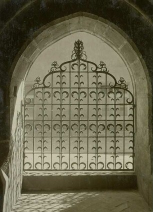 Oschatz, Ägidienkirche, schmiedeeisernes Gitter