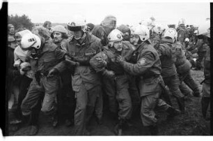 Kleinbildnegativ: Polizeieinsatz, Protest, Bürgerinitiative, Gatower Heide, 1979