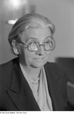Porträtaufnahmen der Politikerin und Frauenrechtlerin Martha Arendsee (FDGB)