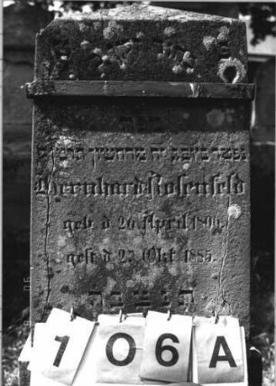 Grabstein 106 (Index: 99786950) Zustand: gut erhalten, aber Risse Maße HxBxT: 131x39x10 cm: Grabstein 106A