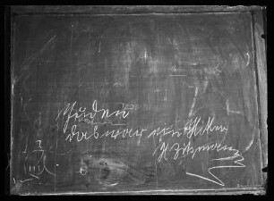 Rückseite eines Gemäldes oder überstrichenes Gemälde (?) mit Aufschrift: "Juden, das war ein Hitler. H. Zitzmann" und Signatur am rechten unteren Bildrand: Fr. Weiß, Bürg[...] (?)