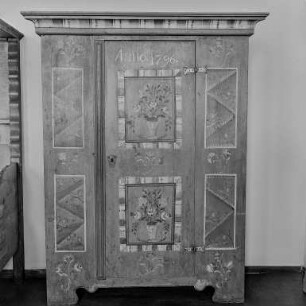 Möbel-Museum (2) : Bautzen. Stadtmuseum. Ausstellungsraum mit Bauernschrank