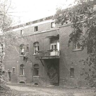 Reichenbach im Vogtland-Cunsdorf, Kneippstraße 1. Wohn- und Verwaltungsgebäude (um 1910). Hofseite