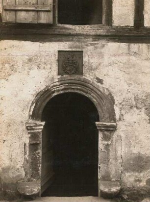 Pöhla, Eisenhammerwerk Pfeilhammer, Sitznischenportal des Gutspächterhauses