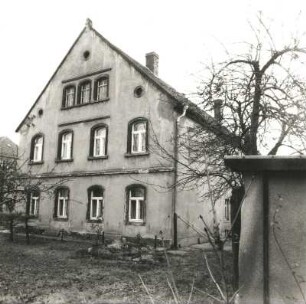 Cossebaude-Gohlis, Gartenstraße 7. Doppelbauernhaus (1863). Giebelseite