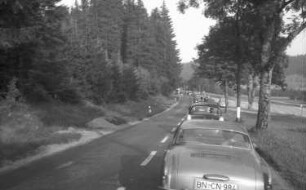 Titisee: Wagenkolonne auf dem Weg nach Titisee
