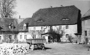 Markersdorf-Pfaffendorf. Ehem. Bräuersches Gut (ehem. eine Bock- und eine Wassermühle dazu gehörig)