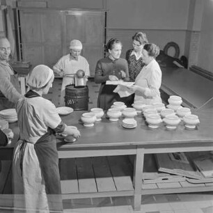 Werkfrauen in der Suppenküche