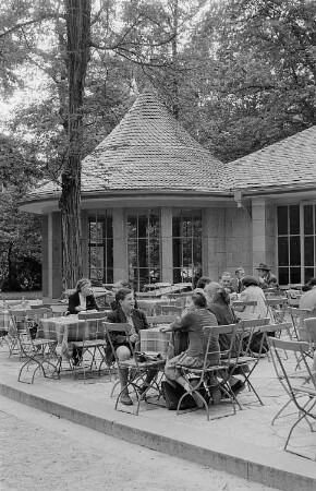 Ansicht des Cafés im Clara-Zetkin-Park