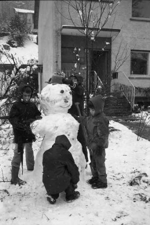 Später Wintereinbruch mit Schneefall