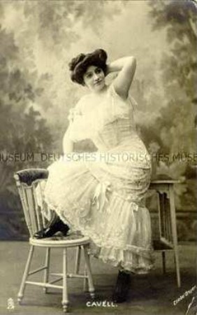 Postkarte mit Frauenbild