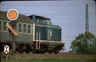 Forchheim Einfahrt Lok 212 353 Nahverkehrszug Behringersmühle-FO Bnb-Wagen Einfahrvorsignal Vr2