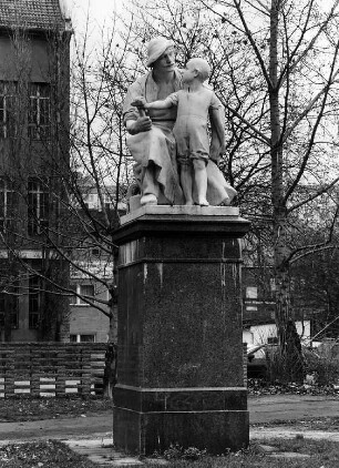 Denkmal "Handwerker mit Sohn"; Berlin, Friedrichshain-Kreuzberg