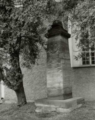 Denkmal für die im 1. Weltkrieg gefallenen Guttauer : Denkmal für die im 1. Weltkrieg gefallenen Guttauer. Stein (nach 1918). Malschwitz-Guttau, Kirchhof