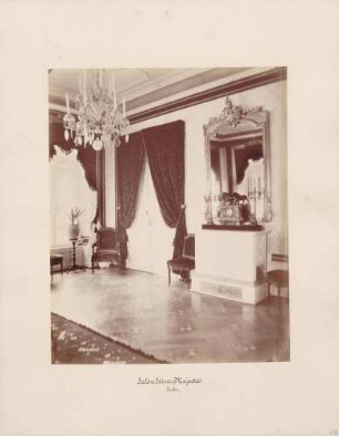 Linke Seite des Salons im Hotel "Maison W. Messner" in Baden-Baden