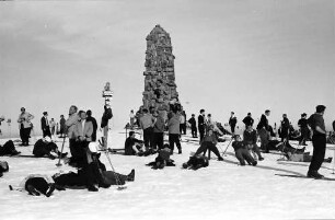 Feldberg: Sonnende auf dem Feldberggipfel