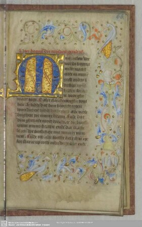 66r: Zierseite - Initiale mit Goldhintergrund, Rankenschmuck