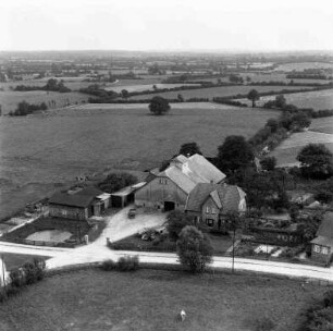 Hof von Familie Gehs (Schulstraße 24): Luftbild