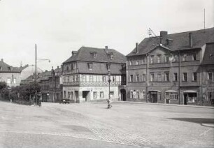 Zwönitz, Markt : Zwönitz. Markt mit Gasthof zum Roß und Wohn- und Geschäftshaus (Buchdruckerei und Verlag des "Zwönitzer Anzeigers" C. Bernhard Ott und Fremdenhof "Blauer Engel"