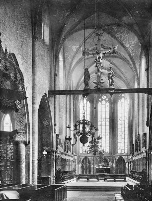 Ehemalige Klosterkirche und Graues Kloster. Blick in den Chor