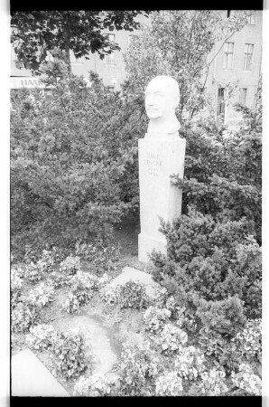 Kleinbildnegativ: Denkmal, Paul-Lincke-Ufer, 1978