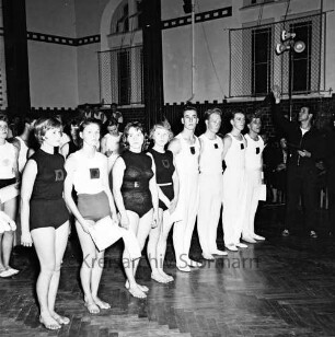 Drei-Kreis-Vergleichswettkampf: Sporthalle der Theodor-Mommsen-Schule: das Stormarner Turnerteam
