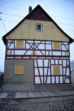 Hausgiebel, teilweise Sichtfachwerk
