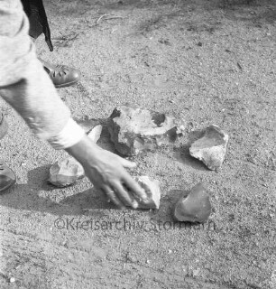 Archäologie: Präsentation: Artefakte aus der Steinzeit: Funde von Alfred Rust: Arm einer Frau