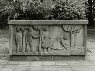 Ehemaliger Brunnen "Sorbische Bräuche"