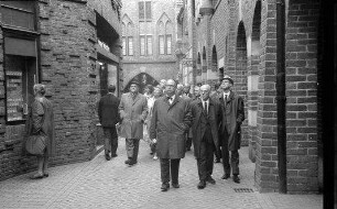 Bremen: Journalistengruppe in der Böttcherstraße