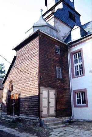 Kirche mit Herrenaufgang zur Empore