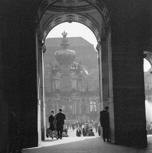 Dresden-Altstadt. Sempergalerie (1847-1855, G. Semper). Durchgang