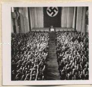 Auf der Arbeitstagung des Reichsrechtsamtes der NSDAP im Rahmen des Parteitags in Nürnberg