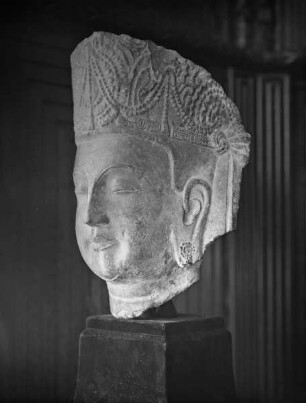 Fragment eines Bodhisattva-Kopfes aus der Tangzeit