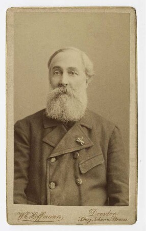 Porträt Julius Woldemar Zeibig : Foto-/Bildersammlung Stenografische Sammlung. Porträt Julius Woldemar Zeibig. Photographie. Carte de visite (1888/1891; W. E. Hoffmann). Dresden: SLUB P a 1217