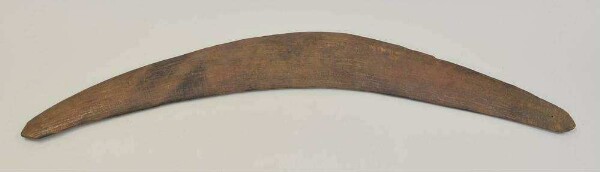 Throwing weapon (boomerang)