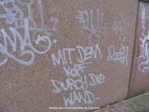 KoRMA | MIT DEM KOPF DURCH DIE WAND