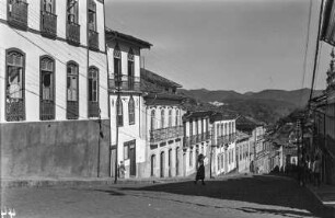 In Ouro Preto : Blick eine Straße hinab.