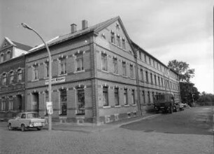Schöneck, Hauptstraße 48/Ecke Schillerstraße. Wohnhaus mit Laden (1880/1900). Eckansicht