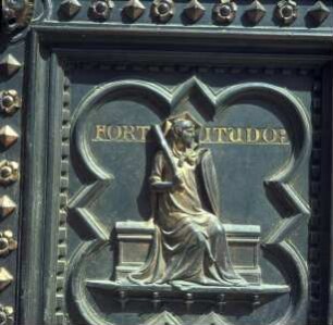 Tür — Zyklus mit Darstellungen aus dem Leben Johannes des Täufers und mit Tugenddarstellungen — linker Flügel, 7. Reihe, linkes Relief: Fortitudo (Tapferkeit)